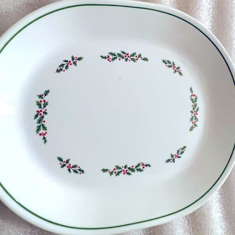 Corelle Holly Days Serving Platter Oval 12 1/4” Long. Made in USA. A1535